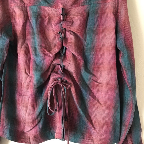 Cloth & Stone long sleeved top with cinched back in striped red and green - Picture 9 of 11